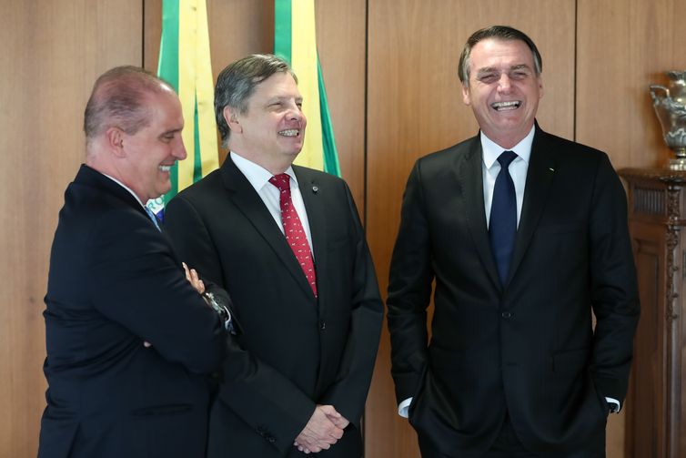 O presidente da república, Jair Bolsonaro, durante  audiência com o novo embaixador Luis Fernando Serra, indicado para embaixada do Brasil em Paris
