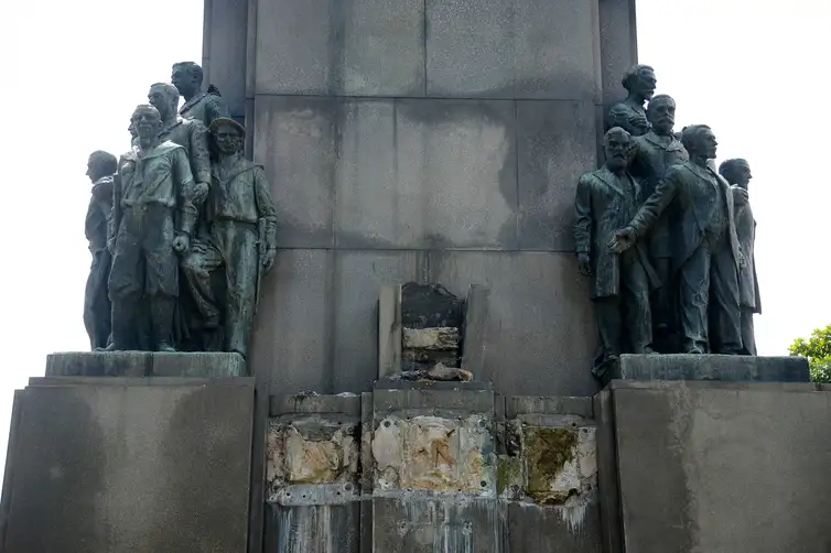 Estátua em monumento a Marechal Deodoro da Fonseca é furtada no Rio