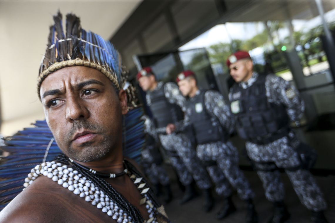 Marcelo Camargo/Agência Brasil Representantes de povos indígenas vão ao CCBB entregar carta ao presidente eleito Jair Bolsonaro.