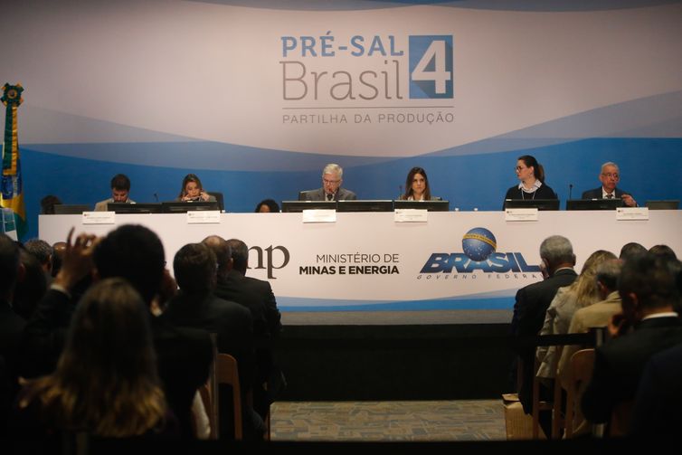 A Agência Nacional do Petróleo, Gás natural e Biocombustíveis (ANP) realiza a 4ª rodada de licitação do pré-sal.