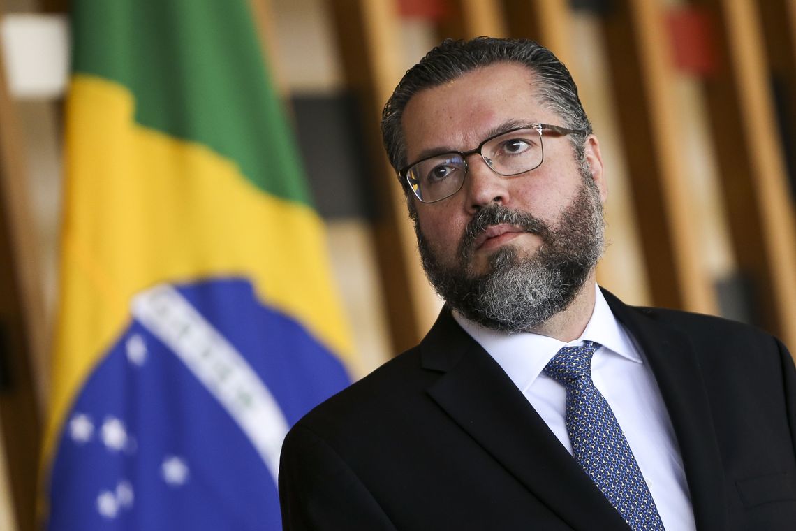 O novo chanceler brasileiro, Ernesto AraÃºjo, e o secretÃ¡rio de Estado dos Estados Unidos, Mike Pompeo, durante entrevista coletiva no PalÃ¡cio do Itamaraty.