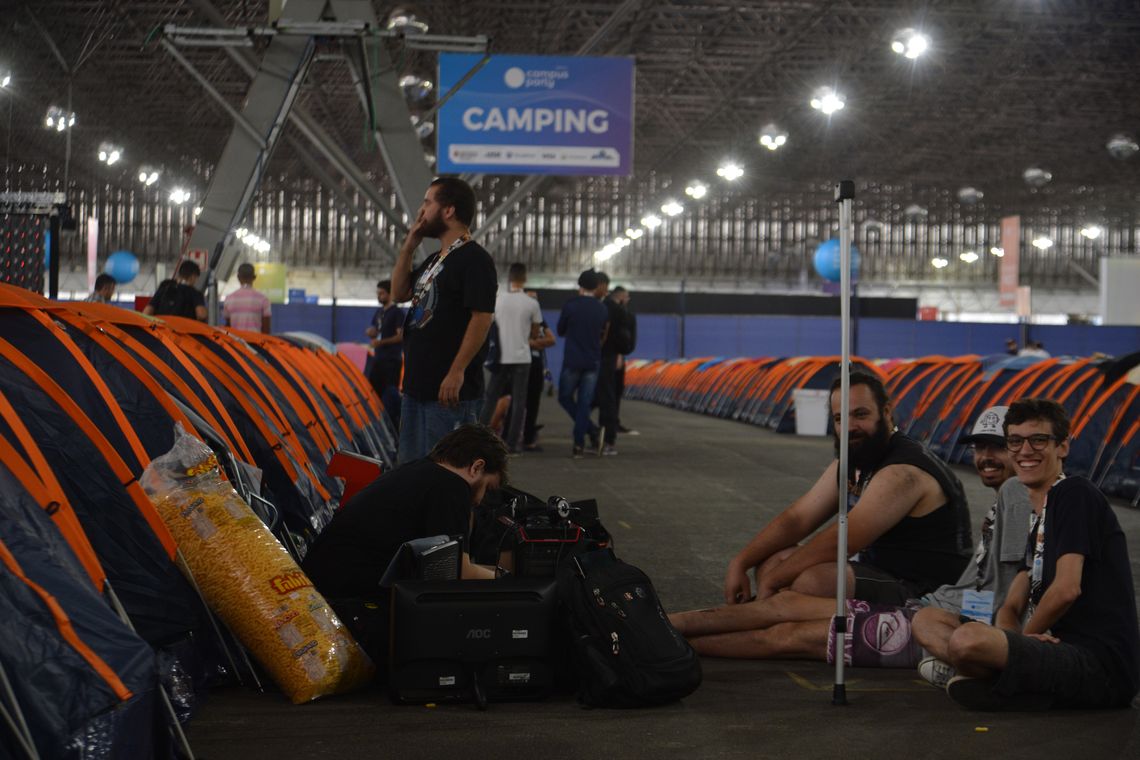 Rovena Rosa/Agência Brasil São Paulo - São esperados 12 mil campuseiros, que acampam no evento para aproveitá-lo 24 horas por dia, e 100 mil visitantes na 11ª Campus Party Brasil (Rovena Rosa/Agência Brasil)
