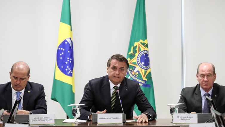 O presidente Jair Bolsonaro se reÃºne com os nove governadores dos estados que compÃµem a AmazÃ´nia Legal