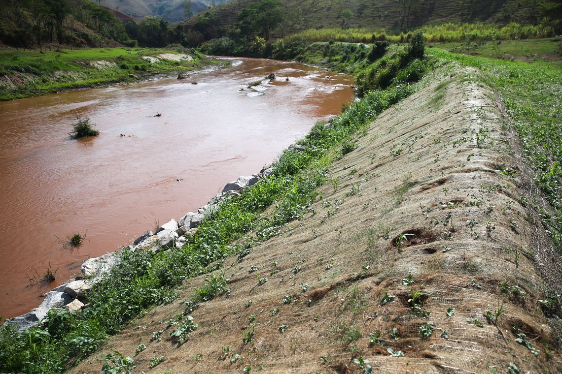José Cruz/Agência Brasil Barra Longa (MG) - Rio Gualaxo do Norte, dois anos após a tragédia do rompimento da Barragem de Fundão, da mineradora Samarco (José Cruz/Agência Brasil)