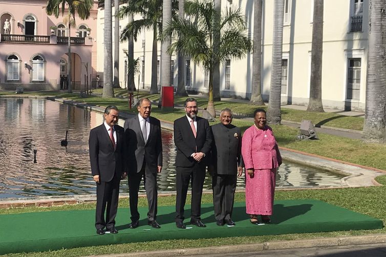 Relações Exteriores da China, Wang Yi; Negócios Estrangeiros da Rússia, Sergey Lavrov; Relações Exteriores, Ernesto Araújo; Transportes Rodoviários da Índia, V.K. Singh; Relações Internacionais e Cooperação da África do Sul, Naledi Pandor