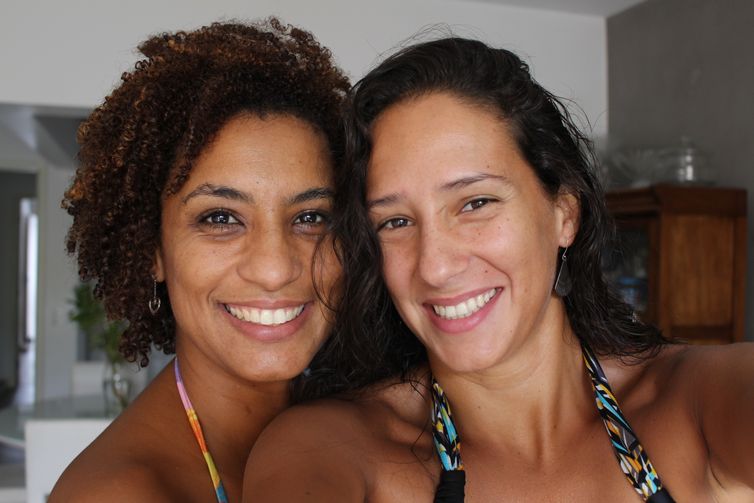 - Marielle Franco, assassinada a tiros no Rio no dia 14 de maio, ao lado de Mônica Benício strong Arquivo pessoal /strong