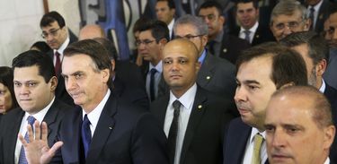 O presidente Jair Bolsonaro chega ao Congresso Nacional, acompanhado dos presidentes da Câmara, Rodrigo Maia, e Senado, Davi Alcolumbre, para levar o projeto do governo de reforma da Previdência