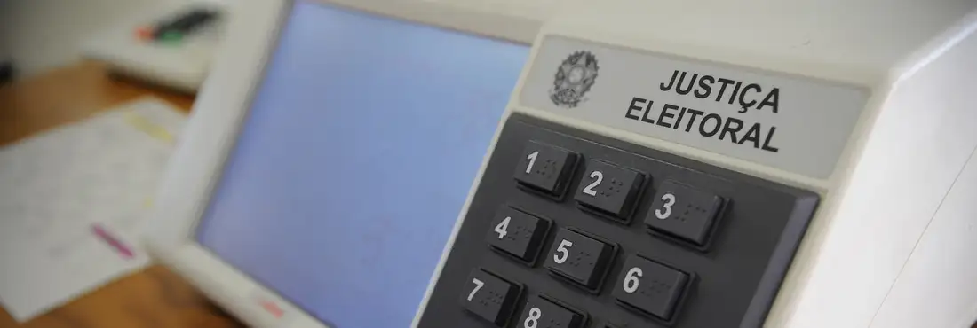 Urna eletrônica O pleito eleitoral ocorrerá no dia 7 de outubro, quando os 5.566 municípios brasileiros vão escolher seus prefeitos e vereadores