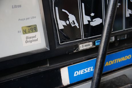 Greve de caminhoneiros causa desabastecimento de combustÃvel em postos de gasolina da cidade de Teresópolis, na região serrana do Rio de Janeiro.