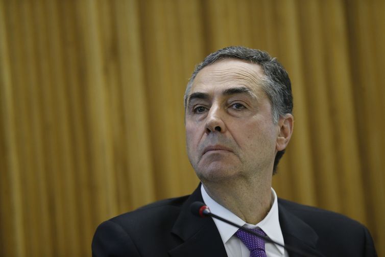 O ministro do STF LuÃs Roberto Barroso participa do Congresso Internacional de Direito e Gênero, na Fundação Getúlio Vargas, no Rio de Janeiro.