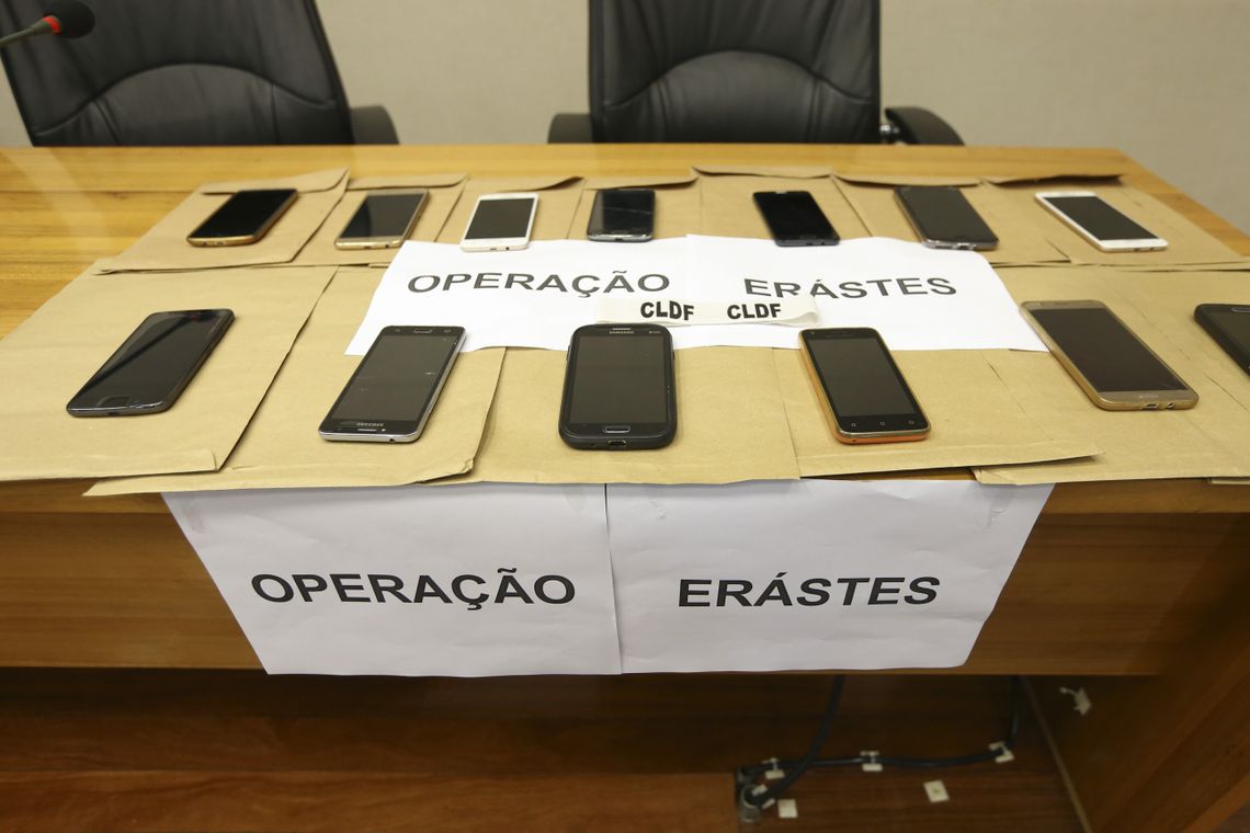 Valter Campanato/Agência Brasil Nos celulares apreendidos foram encontradas mensagens com a divulgação de imagens pornográficas de crianças e adolescentes.