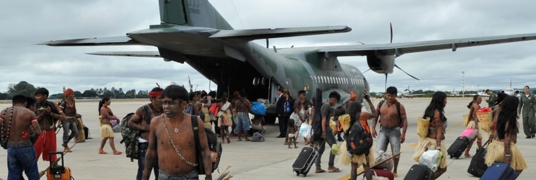 Índios munduruku chegam à Brasília para reunião com governo Índios munduruku chegam à Brasília para reunião com governo
