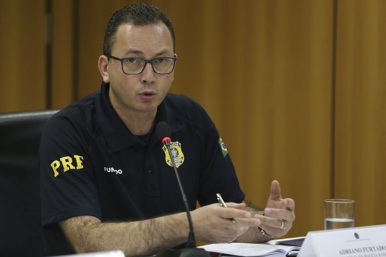 O diretor-geral da Polícia Rodoviária Federal (PRF), Adriano Furtado, durante entrevista coletiva para apresentar um balanço da primeira fase da Operação Lábaro da PRF.