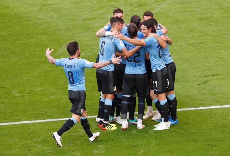 Resultado de imagem para Uruguai vence a Rússia por 3 a 0 e fica em primeiro no grupo A