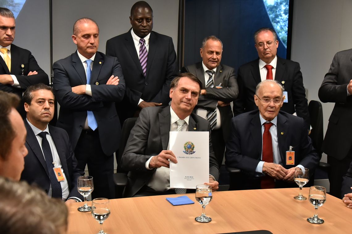 Rafael Carvalho/Governo de Transição/Direitos reservados O presidente eleito Jair Bolsonaro durante reunião com a bancada evangélica no gabinete de transição, no Centro Cultural do Banco do Brasil, em Brasília.