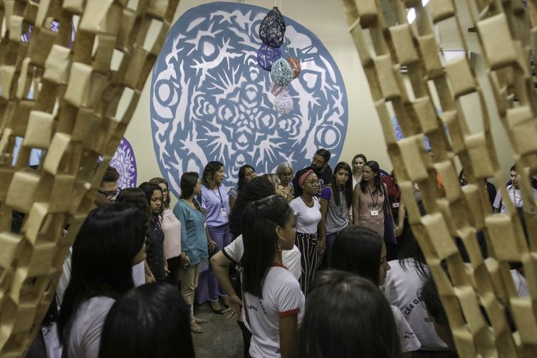 Fabio Rodrigues Pozzebom/Agênci Gestores, professores, estudantes, terapeutas e demais interessados visitaram hoje a Escola Gesner Teixeira, no Setor DVO do Gama. O estabelecimento foi premiado por oferecer Práticas Integrativas em Saúde como estratégia institucional para