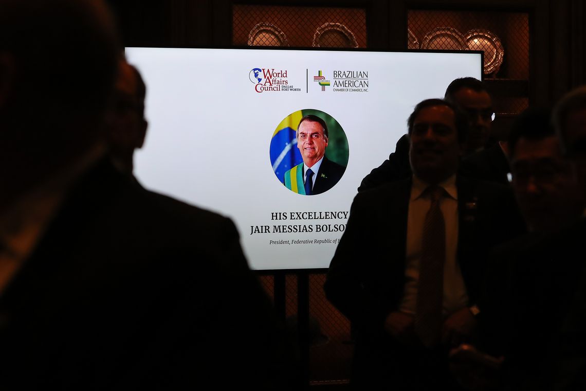 Marcos Corrêa/PR O presidente Jair Bolsonaro recebe o prêmio Personalidade do Ano concedido pela Câmara de Comércio Brasil-Estados Unidos, durante almoço oferecido pelo World Affairs Council de Dallas-Fort Worth, em Dallas (EUA).