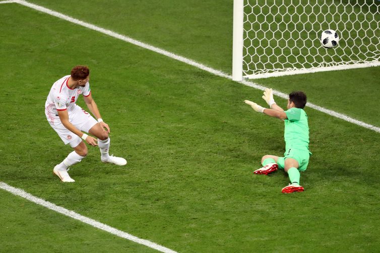 Copa 2018: PanamÃ¡ e TunÃ­sia.  Fakhreddine Ben Youssef, da TunÃ­sia,  marca o primeiro gol da equipe.