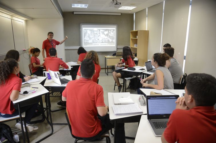 Alunos da Escola Sesc de Ensino MÃ©dio durante aula, na Barra da Tijuca, zona oeste do Rio.