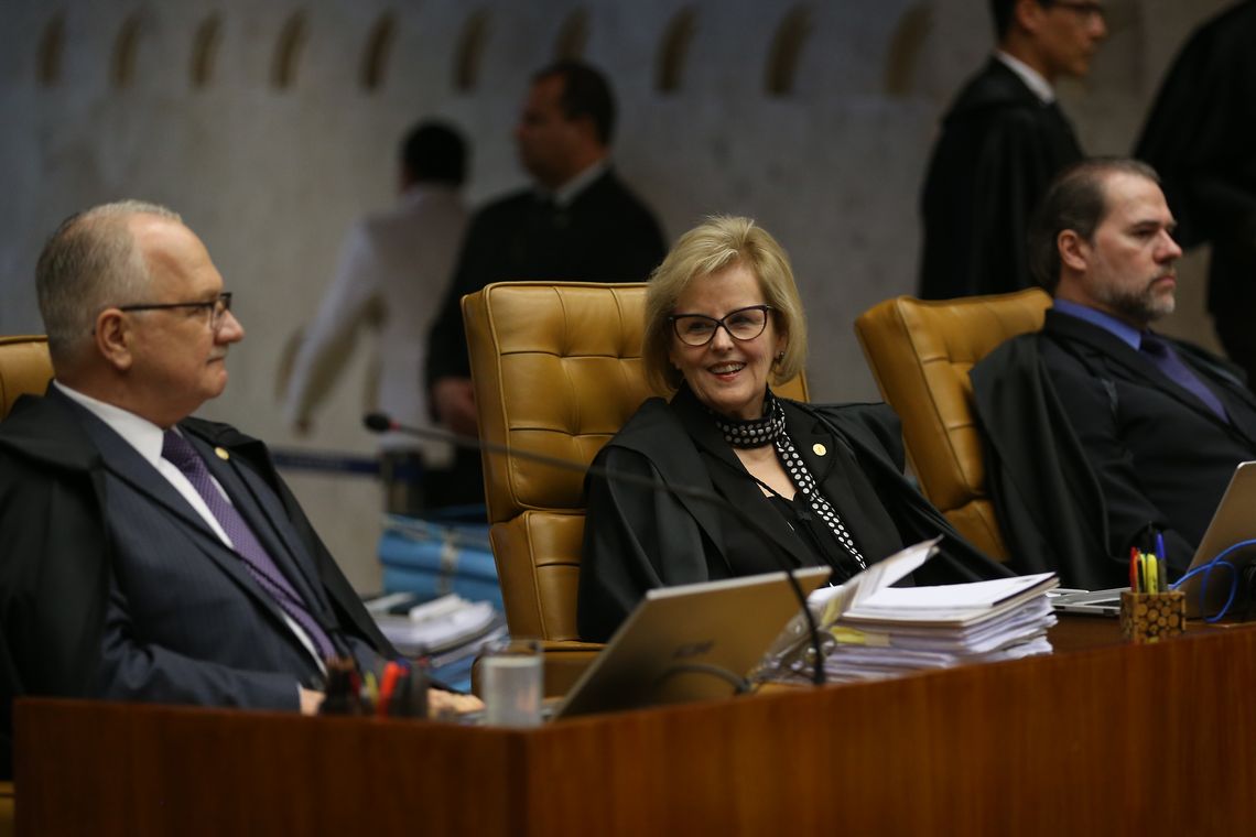 José Cruz/Agência Brasil Brasília - A ministra do Supremo Tribunal Federal Rosa Weber durante julgamento do pedido de habeas corpus do ex-presidente Lula (José Cruz/Agência Brasil)
