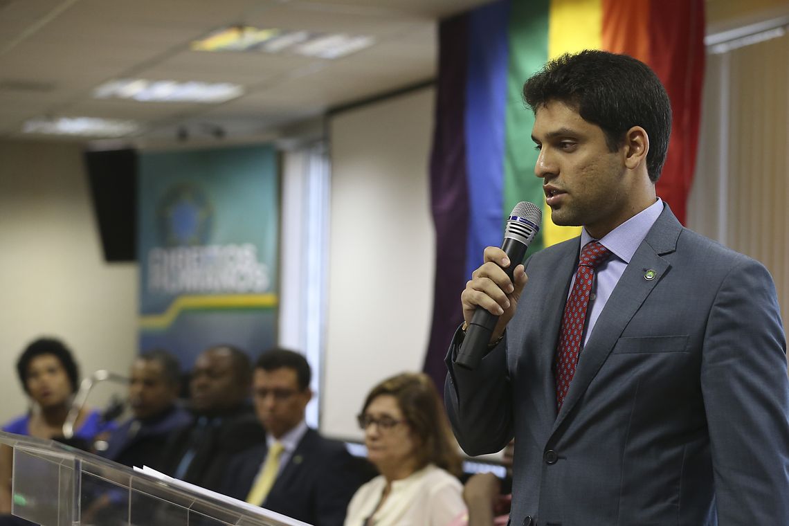 Valter Campanato/Agência Brasil O secretário-executivo do Ministério dos Direitos Humanos, Engels Augusto Muniz, participa do lançamento do Pacto Nacional de Enfrentamento à LGBTfobia.