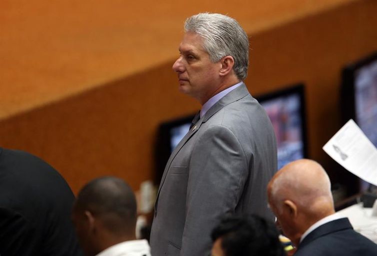 O primeiro vice-presidente de Cuba, Miguel DÃ­az-Canel, em sessÃ£o constitutiva da IX legislatura da Assembleia Nacional do Poder Popular