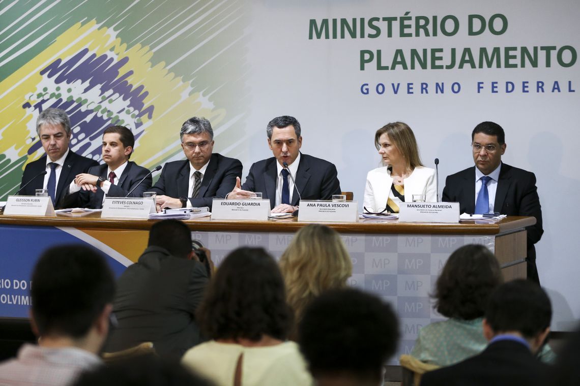 Os ministros do Planejamento, Esteves Colgano, e da Fazenda, Eduardo Guardia durante apresentaÃ§Ã£o do orÃ§amento da UniÃ£o para 2019.