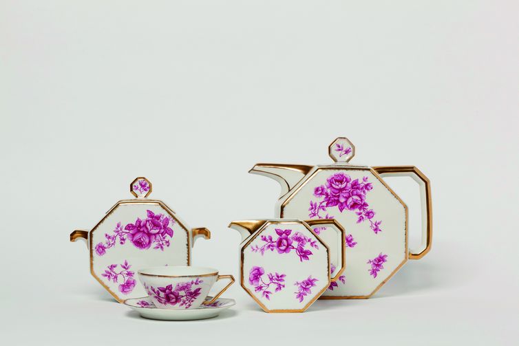 Exposição de porcelana europeia da coleção Ema Klabin