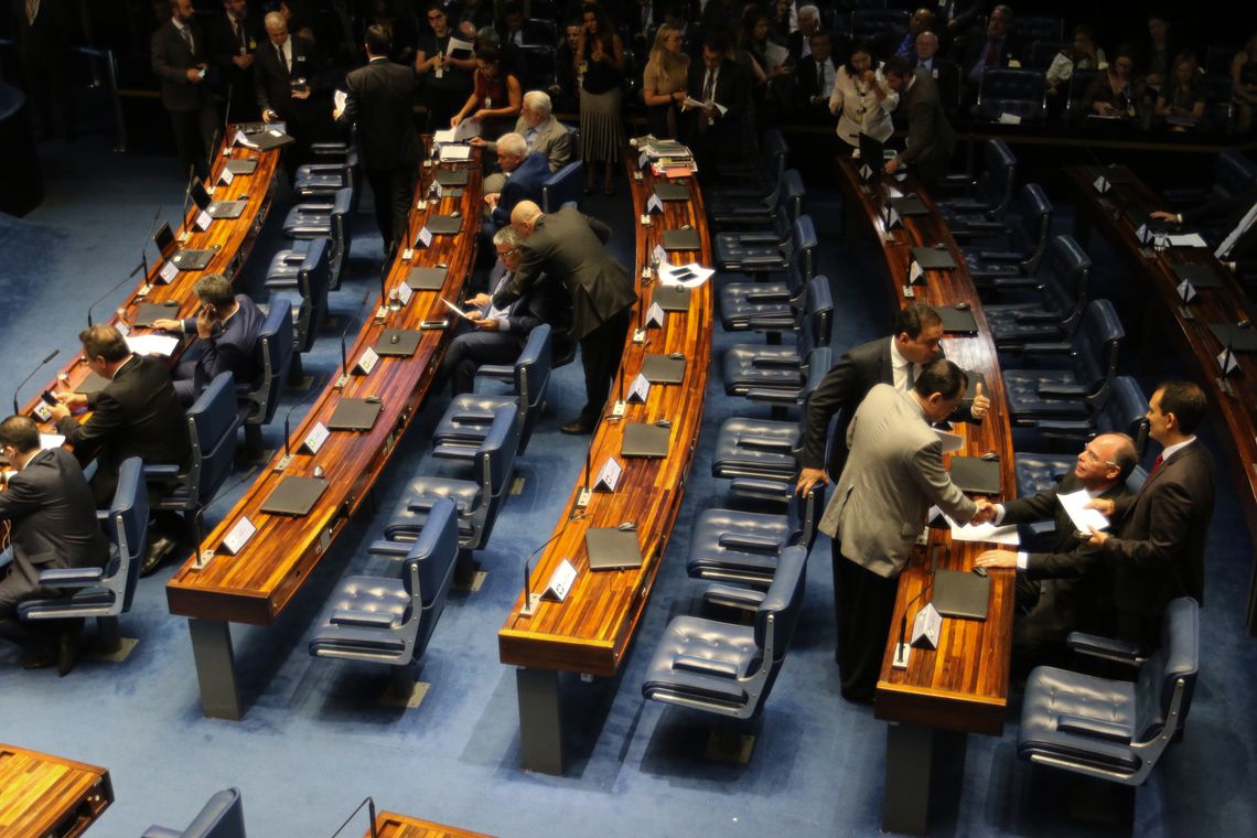 O senador Davi Alcolumbre, preside sessão plenária no Senado Federal, que aprovou Medida Provisória 887/2019