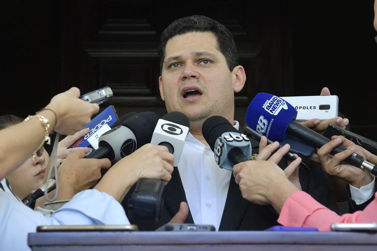 Presidente do Senado Federal, senador Davi Alcolumbre (DEM-AP) concede entrevista na residência oficial. 