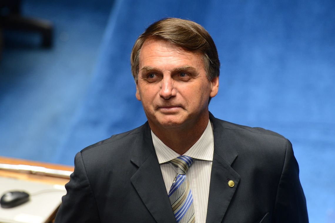11 14:05:39 Brasília - O deputado Jair Bolsonaro durante promulgação da Emenda Constitucional 77, que permite médicos militares trabalharem no SUS (Antonio Cruz/Agência Brasil)