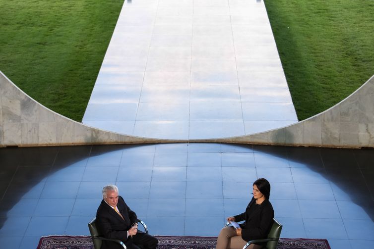 O presidente Michel Temer concede entrevista Ã  jornalista Roseann Kennedy, no Programa Nos Corredores do Poder