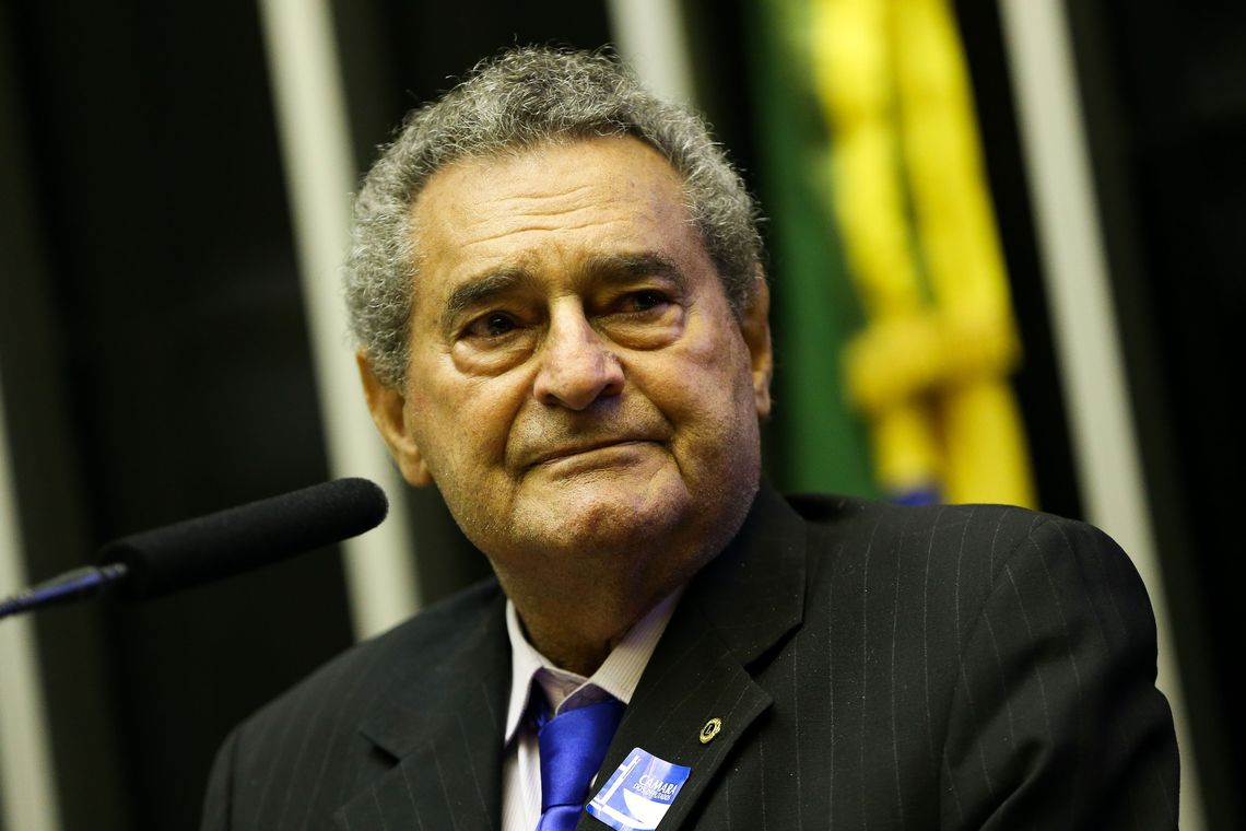 Marcelo Camargo/Agência Brasil Jairo Ribeiro de Mattos, do Lar dos Velhinhos de Piracicaba, recebe o Prêmio Zilda Arns 2018, em reconhecimento às pessoas e instituições que se destacaram por ações em defesa dos direitos das pessoas idosas. (Foto: Marcelo Camargo/Agência