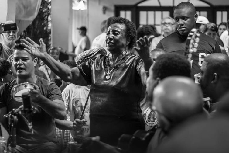 Dona Leda canta na roda de samba que homenageou o centenário do sambista Silas de Oliveira./Juliana Vitulskis Dona Leda canta na roda de samba que homenageou o centenário do sambista Silas de Oliveira.