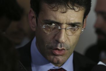 Deputado Marcelo Álvaro Antônio fala à imprensa após reunião dos governadores eleitos dos estados do nordeste, no Brasil 21, em Brasília.