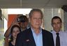 O ex-ministro da Casa Civil José Dirceu após assinar na Vara de Execuções Penais do Distrito Federal o termo que autoriza a cumprir prisão no regime aberto (Fabio Rodrigues Pozzebom/Agência Brasil)