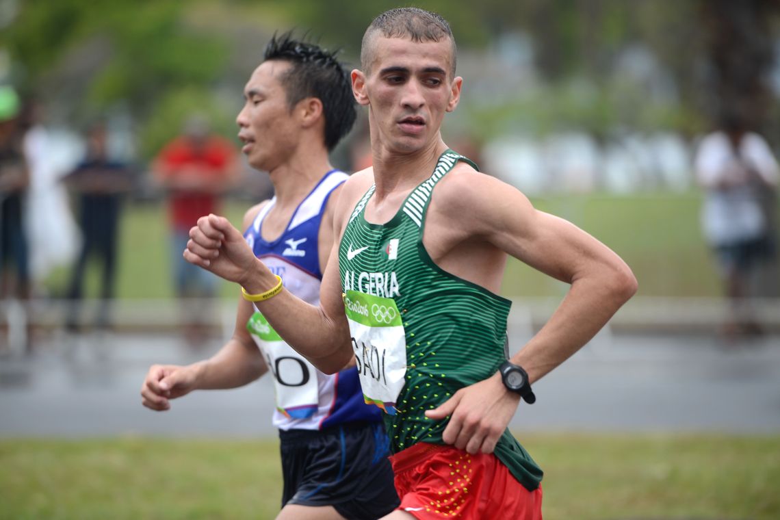 Tânia Rêgo/Agência Brasil Rio de Janeiro - Sob chuva forte atletas da maratona masculina passam pelo aterro do Flamengo (Tânia Rêgo/Agência Brasil)