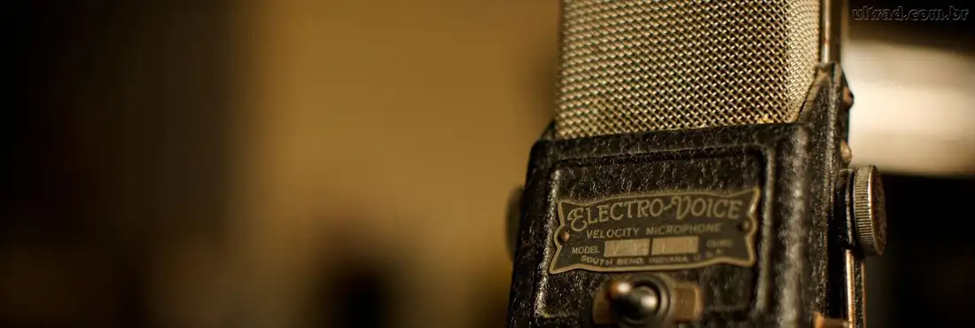 Há 92 anos, entrou no ar a primeira rádio comercial do mundo A rádio KDKA de Pittsburgh, cidade da Pensilvânia, nos Estados Unidos, iniciou suas transmissões em 1929.