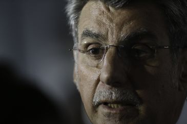 O senador Romero Jucá (MDB-RR) anuncia que está deixando a liderança do governo após desentendimentos com o Palácio do Planalto sobre as respostas que têm sido dadas à crise de Roraima.