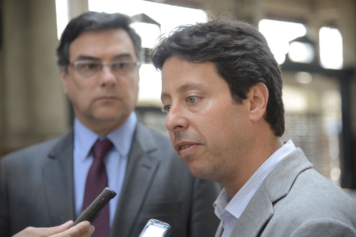 Fernando Frazão/Agência Brasil O procurador-geral do MPRJ, Eduardo Gussem e o secretário de Transportes do Estado, Rodrigo Vieira firmam parceria para a preservação do acervo histórico da malha ferroviária do Rio de Janeiro.