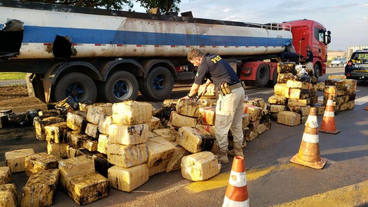 maconha prf 2 - PRF apreende quase 3 toneladas de maconha no Paraná