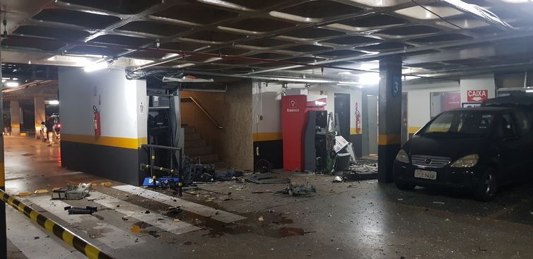Divulgação Polícia Militar/Direitos Reservados Explosão caixas, Golden Tulip, Polícia