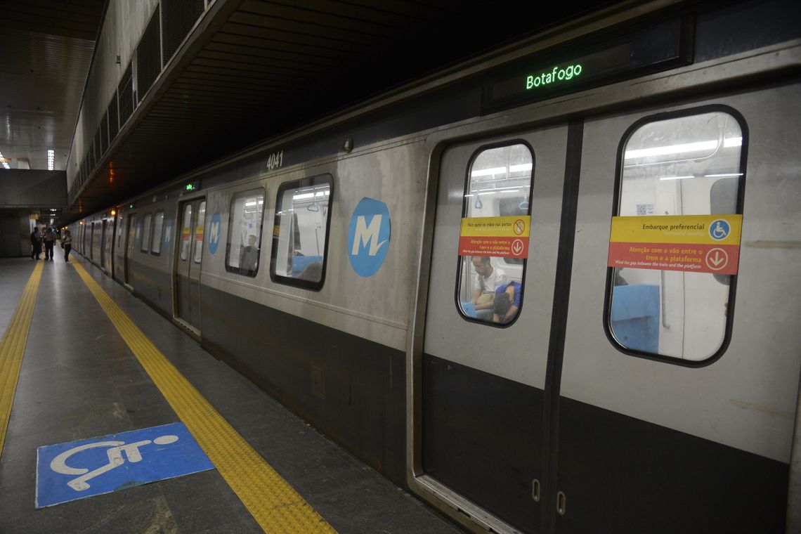 Fernando Frazão/Agência Brasil Plataforma de embarque da estação Central do Metrô Rio, no centro da cidade.