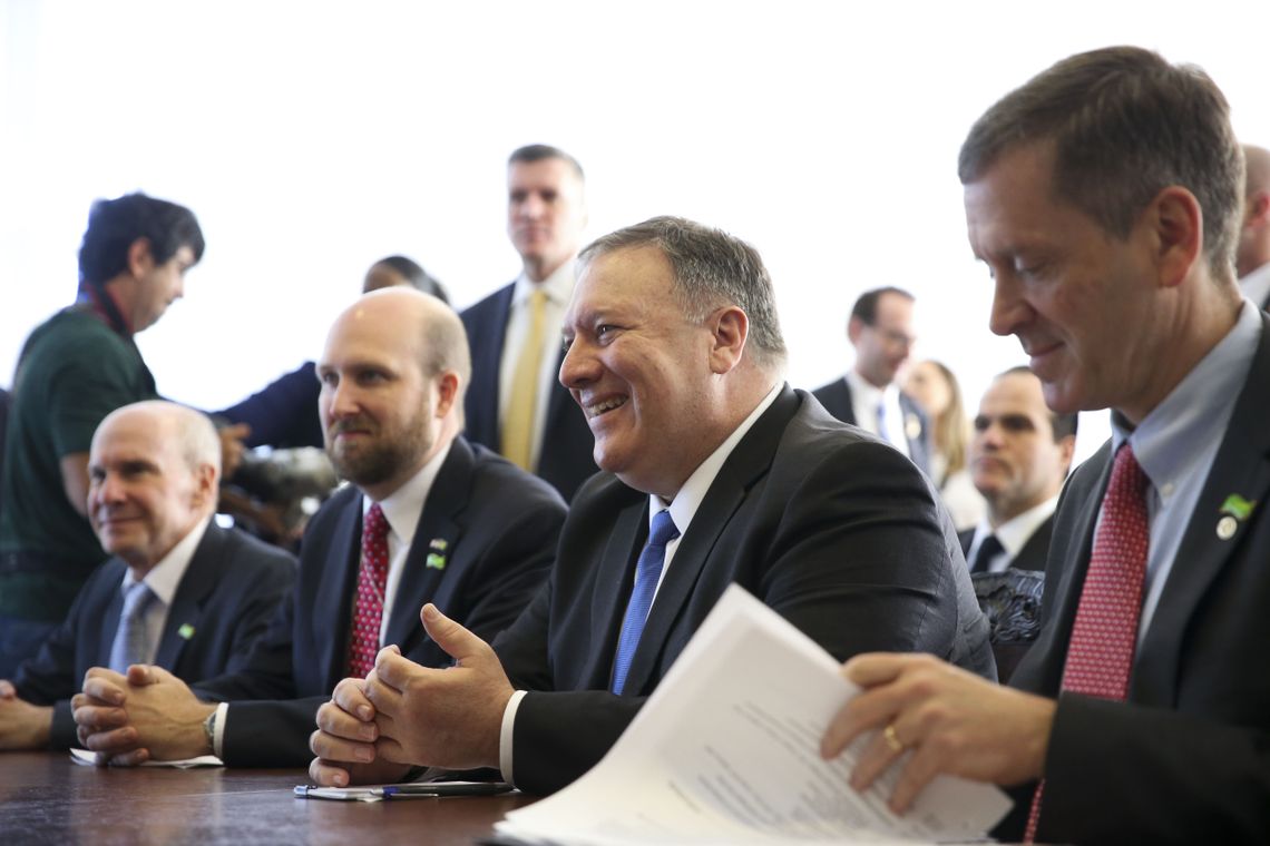 Marcelo Camargo/Agência Brasil O novo chanceler brasileiro, Ernesto Araújo, e o secretário de Estado dos Estados Unidos, Mike Pompeo, durante entrevista coletiva no Palácio do Itamaraty.