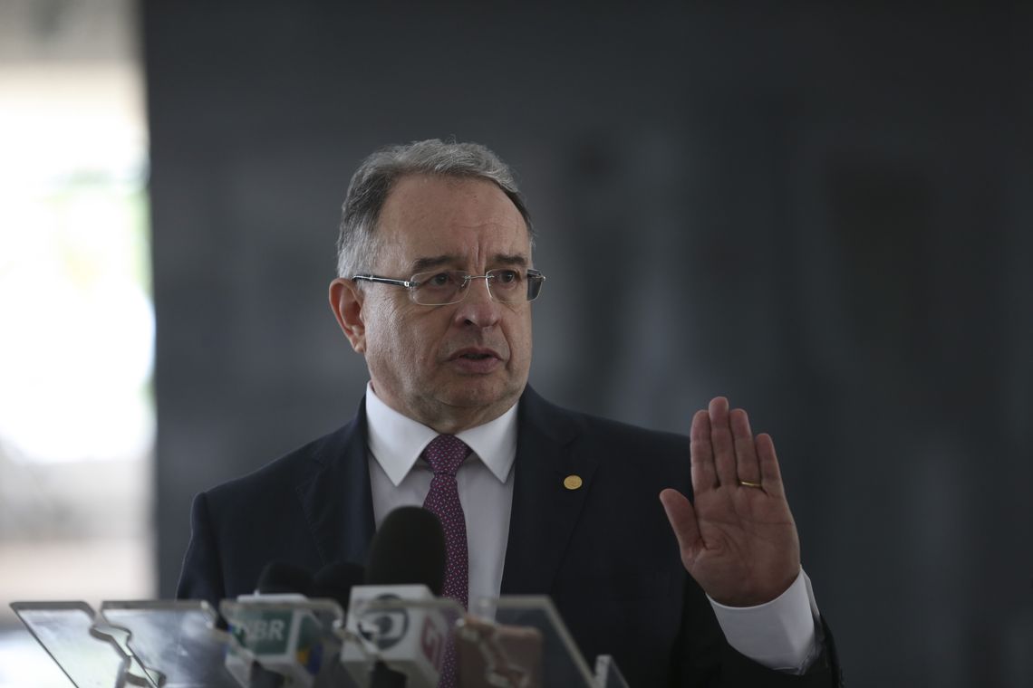 José Cruz/Agência Brasil Brasília - O presidente da Câmara Brasileira da Indústria da Construção – CBIC, José Carlos Martins fala aos jornalistas após encontro com o presidente Michel Temer (José Cruz/Agência Brasil)