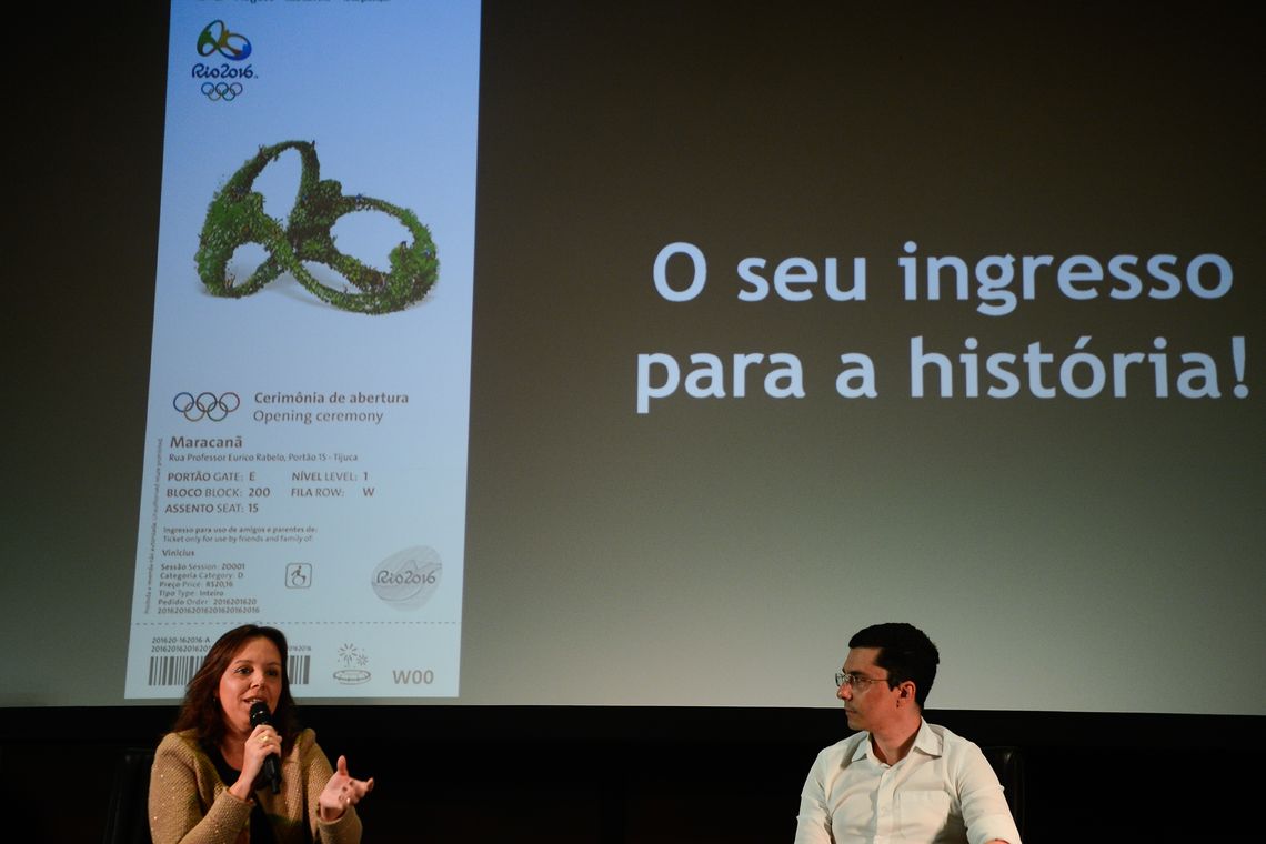 Tomaz Silva/Agência Brasil Rio de Janeiro - A diretora de marca do Comitê Rio 2016, Beth Lula, e o diretor Donovan Ferreti durante apresentação dos ingressos dos Jogos Olímpicos, no Comitê Rio 2016, na Cidade Nova, região central da capital fluminense (Tomaz Silva