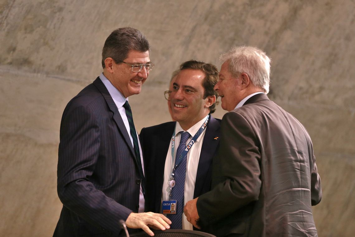 Tânia Rêgo/Agência Brasil O presidente do BNDES, Joaquim Levy, o presidente da Caixa Econômica Federal, Pedro Guimarães, e presidente do Banco do Brasil, Rubem Novaes, participam do Seminário