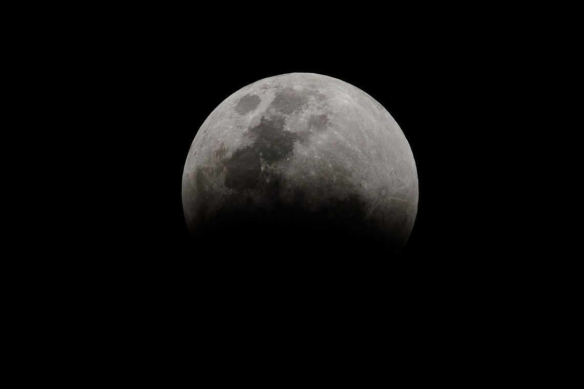 BrasÃ­lia - O Clube de Astronomia promove um encontro de telescÃ³pios na PraÃ§a dos TrÃªs Poderes, para observar a Superlua e eclipse total lunar (Marcello Casal Jr/AgÃªncia Brasil)