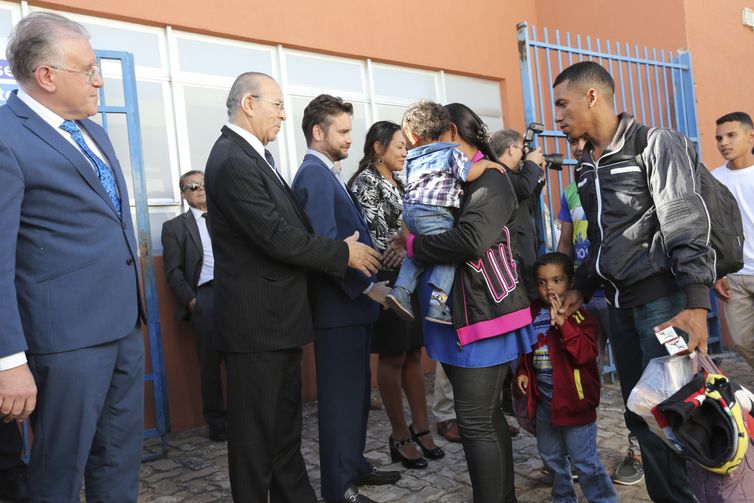 Os ministros do Desenvolvimento Social, Alberto Beltrame, da Casa Civil, Eliseu Padilha, e dos Direitos Humanos, Gustavo Rocha, recebem 50 migrantes venezuelanos no abrigo Aldeias Infantis SOS, em Brasília.