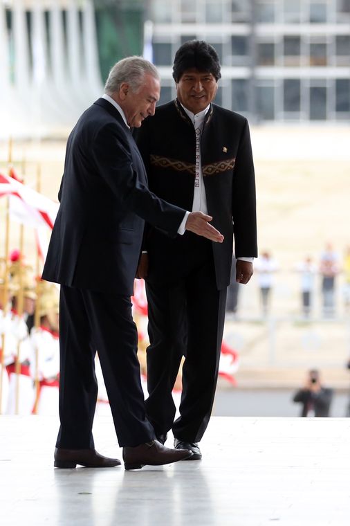 José Cruz/Agência Brasil Brasília - O presidente da Bolívia, Evo Morales, é recebido no Palácio do Planalto pelo presidente Michel Temer (José Cruz/Agência Brasil)